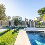 Moderne Avec Piscine Holiday home Beaucaire (Gard)