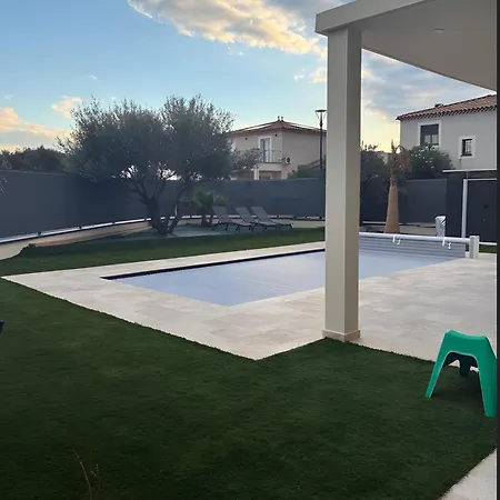 Equipee Piscine Camargue בית נופש