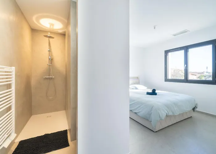 Moderne Avec Piscine Casa de Férias Beaucaire (Gard)