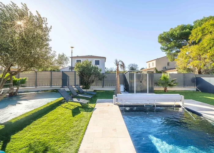 Moderne Avec Piscine Casa de Férias Beaucaire (Gard)