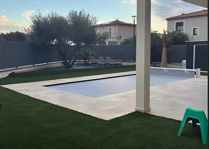 Moderne Avec Piscine Casa de Férias Beaucaire (Gard)